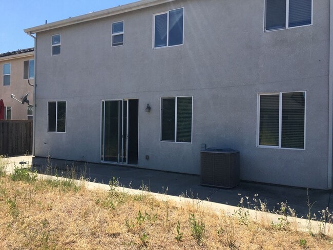 Building Photo - Spacious 2 Story Home, 1/2 Off The First Months Rent
