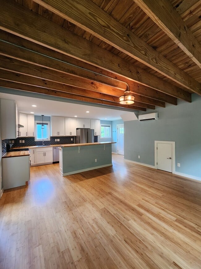 Building Photo - West Asheville Rental