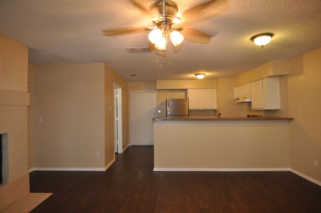 Building Photo - 512 Rita Ln