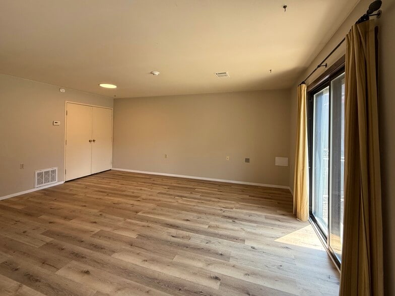 Building Photo - 9028 N Park Plaza Ct