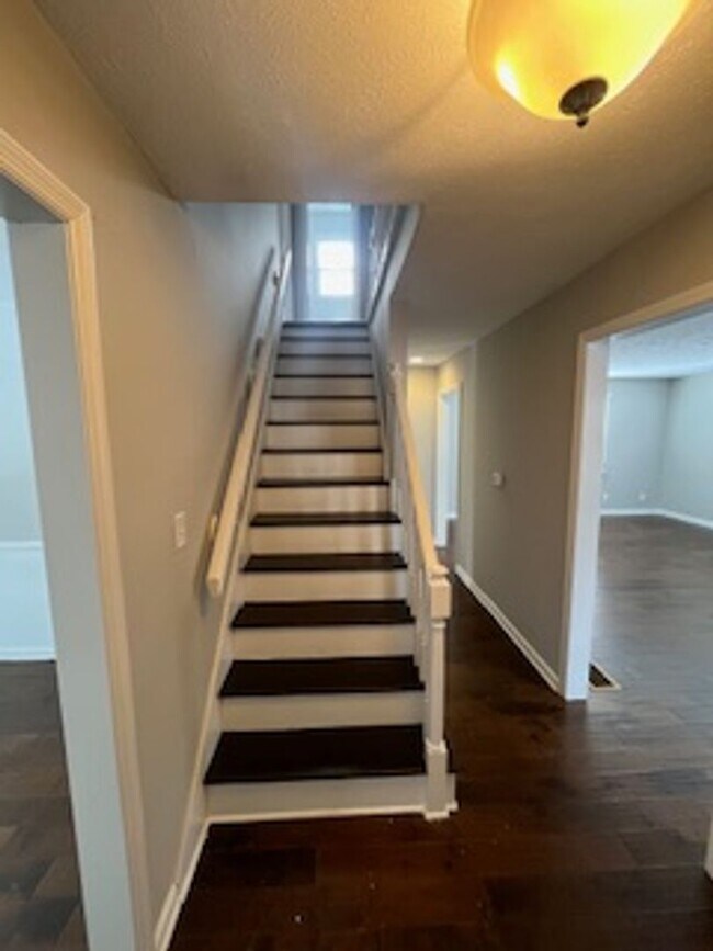 Building Photo - Sycamore Knolls: Comfort, Space & Convenience on Bloomington's East Side