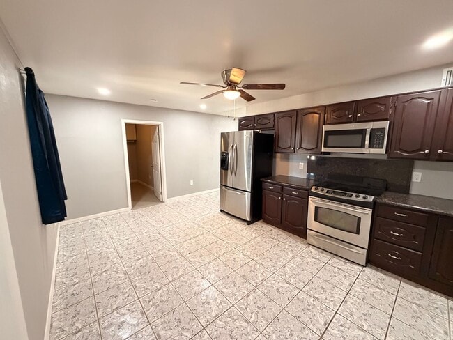 Building Photo - Single Story *NO* Carpet + *NO* HOA Avondale Home For Rent!