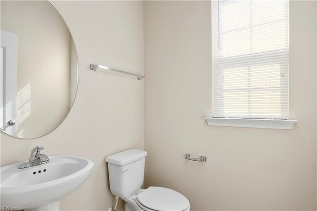 Building Photo - 4956 Almandine Ave