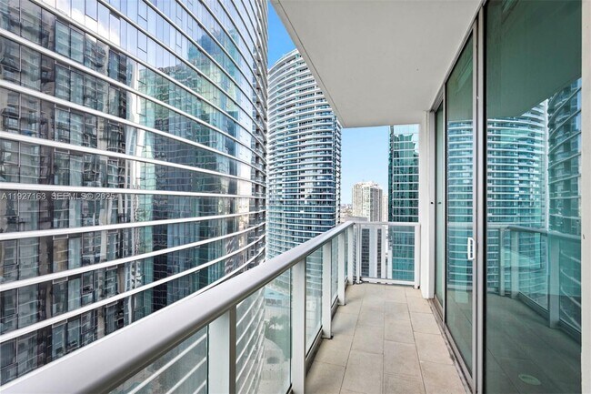 Building Photo - 300 S Biscayne Blvd