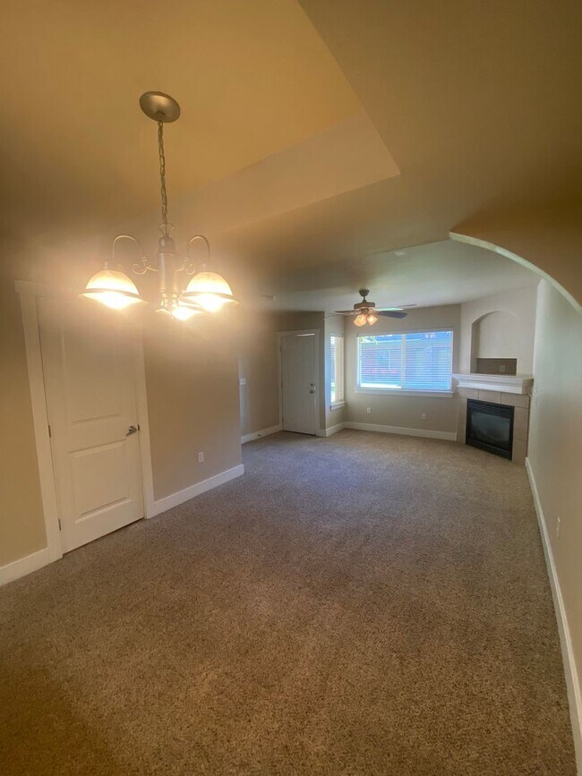 Building Photo - 9993 W Rosecroft Ct