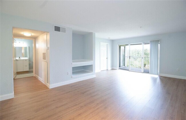 Building Photo - 14036 Fairway Island Dr