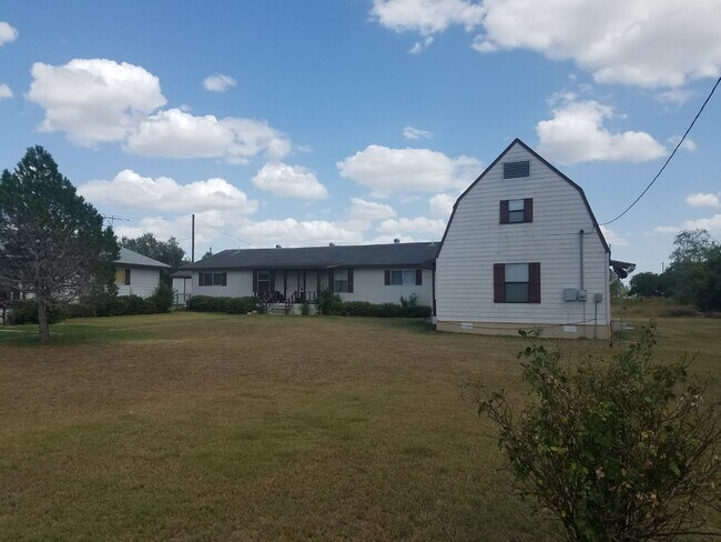 Building Photo - 1104 Hickory St