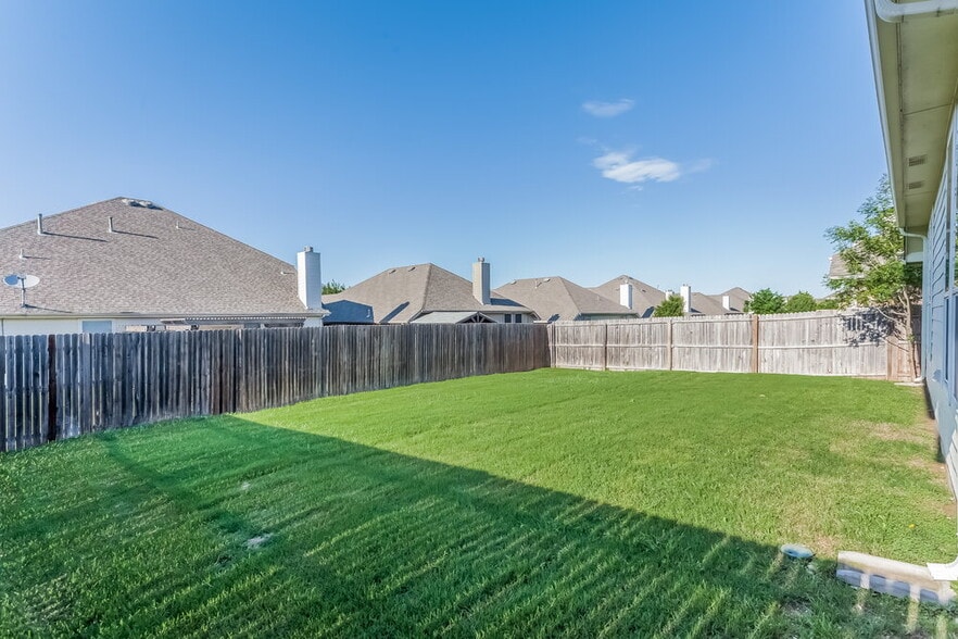 Building Photo - 4613 Daisy Leaf Dr