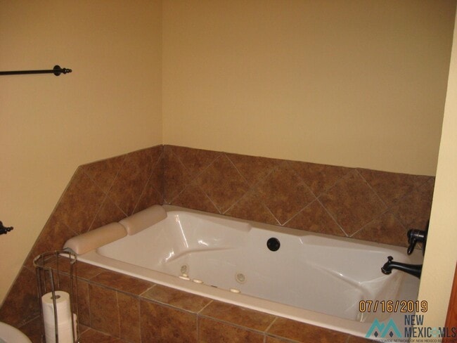 Building Photo - 808 Laurelwood Dr