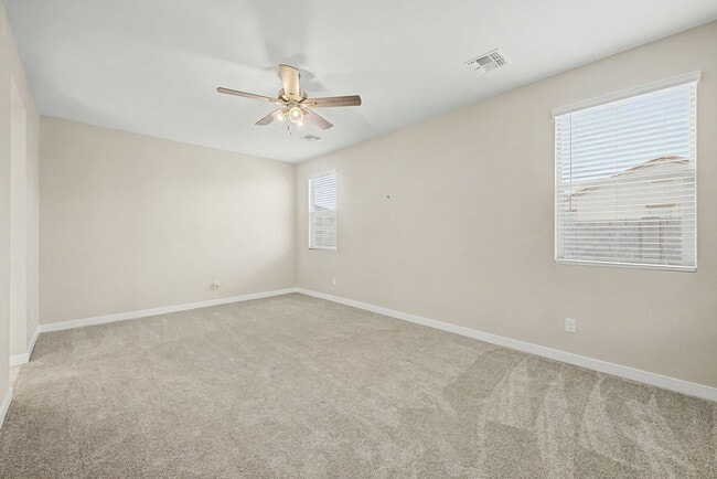 Building Photo - 4 bedroom 1 Story Home