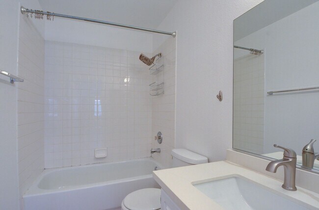 Building Photo - Renovated and Modern. This fantastic 2br in a gated community in Silverado Ranch has all the amen...