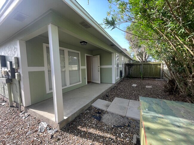 Building Photo - 15413 Palmira Ave