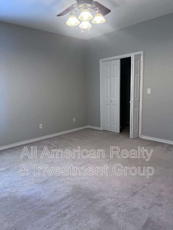 Building Photo - 105 Par Ct