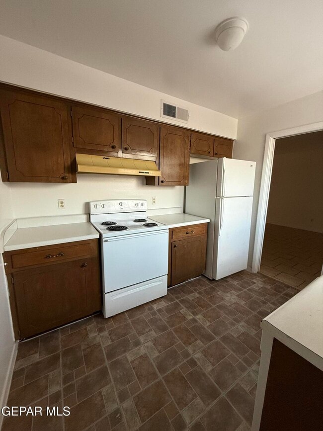 Building Photo - 6828 Escondido Dr