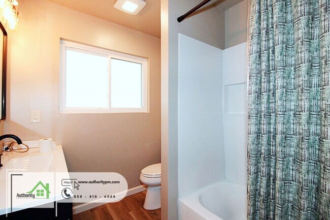 Building Photo - 310 Woodhill Dr