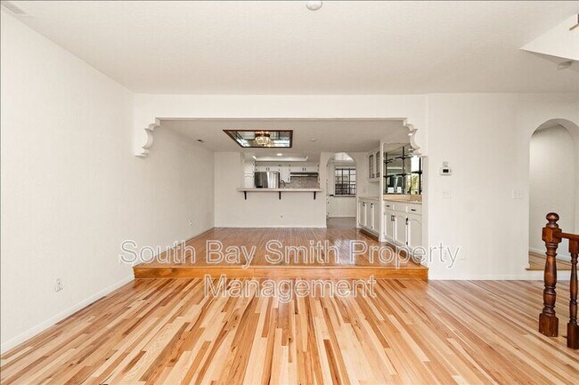 Building Photo - 227 S Irena Ave