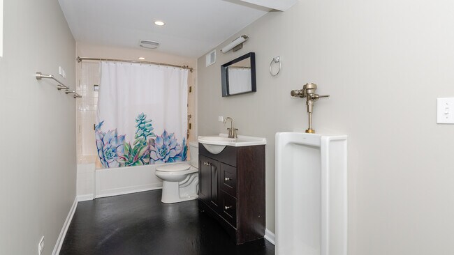 Building Photo - 2575 Waukegan Ave