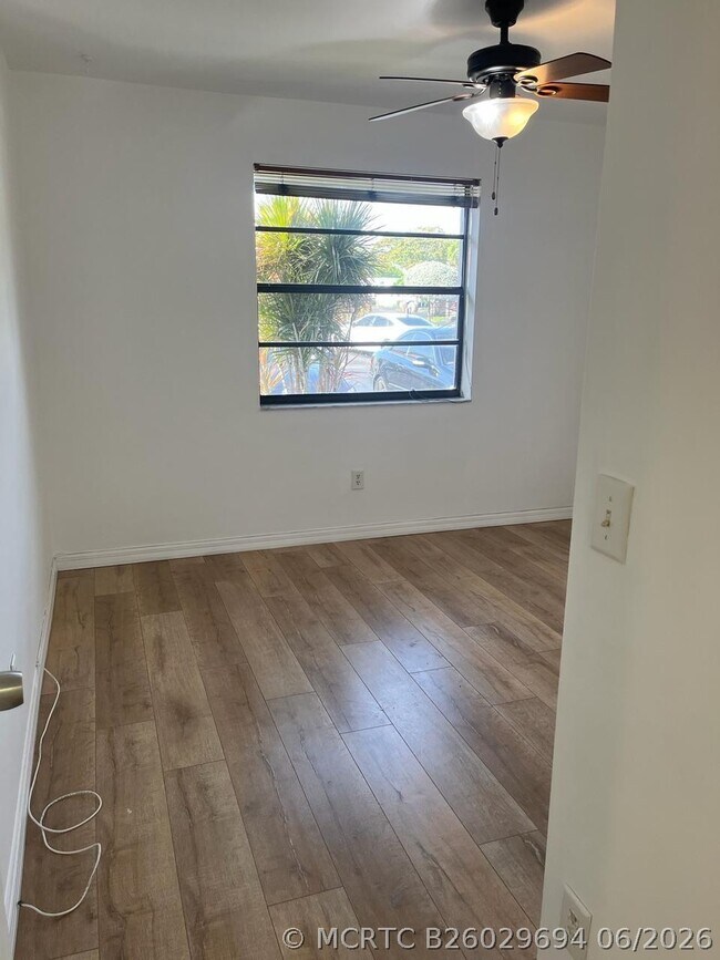 Building Photo - 283 NW 36th Ave