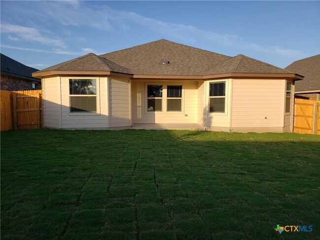 Building Photo - 5550 Perdita Dr