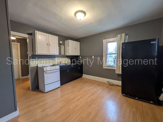 Building Photo - FOR LEASE | Riverview | 1 Bed, 1 Bath Garage Apartment