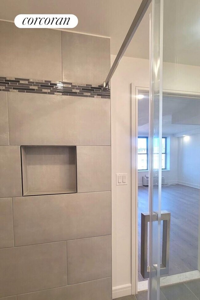 Building Photo - 45 W 81st St