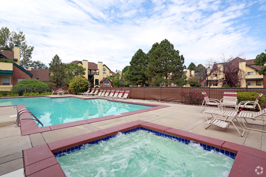 Primary Photo - Huntington Ridge Apartments