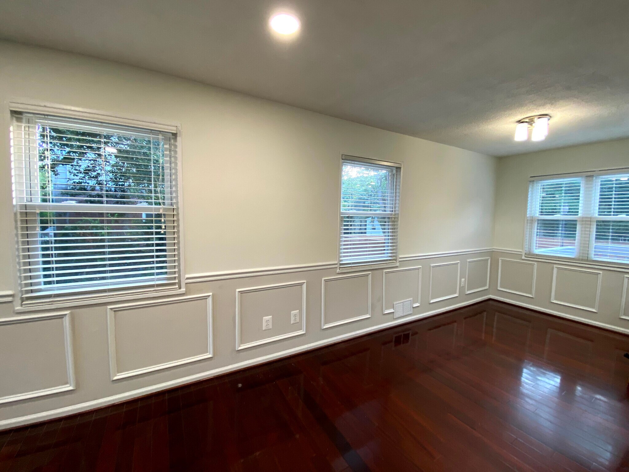 First floor - 5704 Fenwick Dr