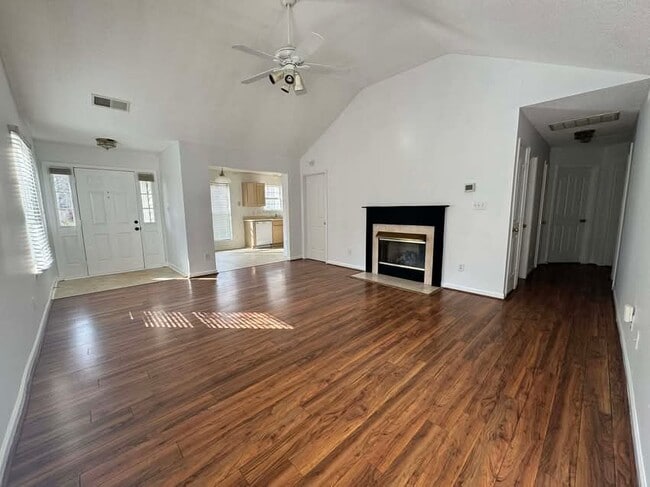 Building Photo - 597 Bloomover St