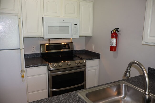 Building Photo - Cozy 1 Bedroom Apartment in Heart of Fort ...