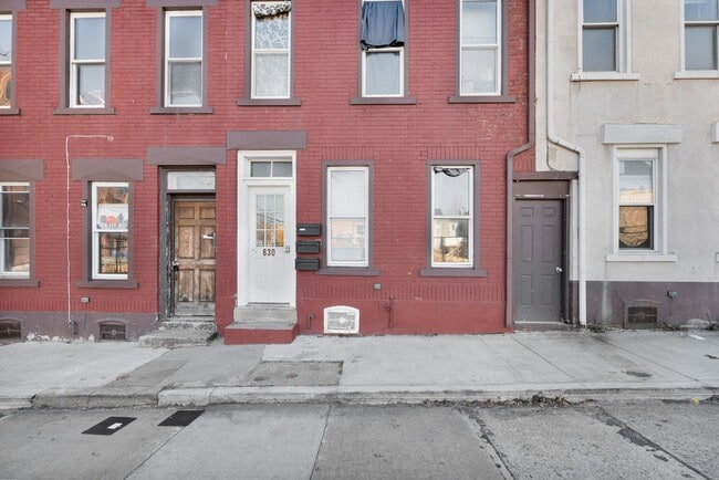 Building Photo - 830 Chestnut St