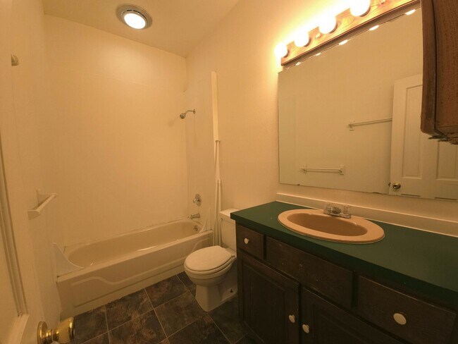 Building Photo - 2645-2647-2647 Pine St