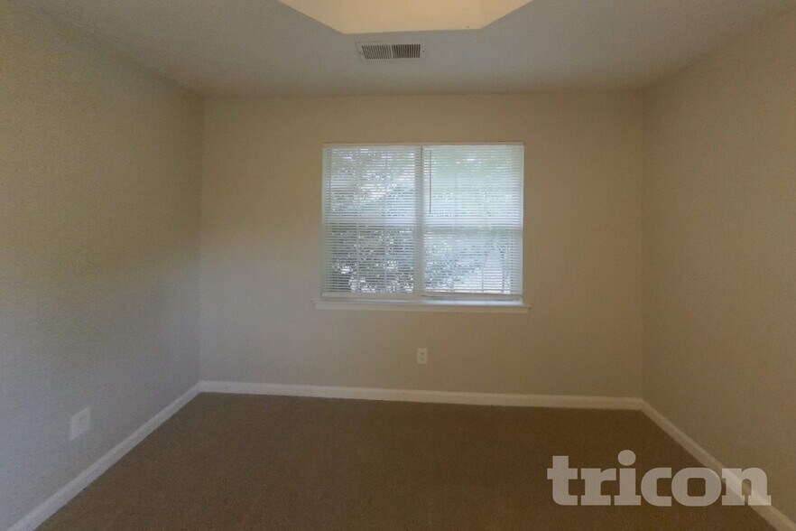 Building Photo - 511 Horseshoe Cir