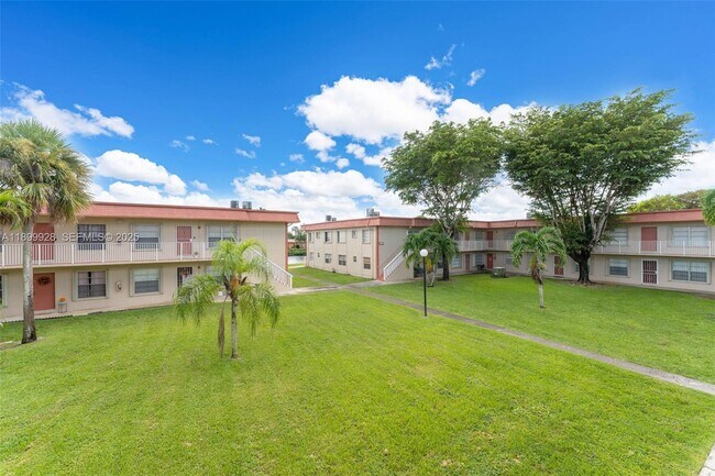 Building Photo - 12820 SW 43rd Dr