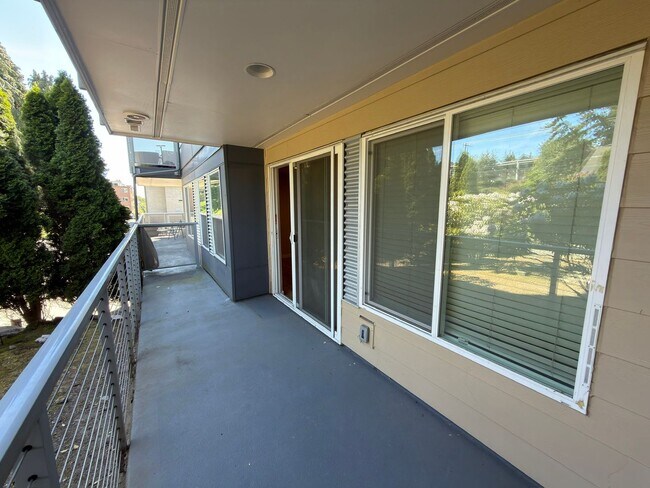 Building Photo - Cozy Beacon Hill Condo Near Downtown & Light Rail