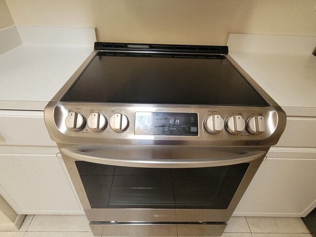 Building Photo - ***Beautiful Clean ready to move-in Condominium 2BR/2.BA ***