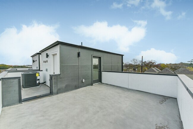 Building Photo - 3810 Ennis St