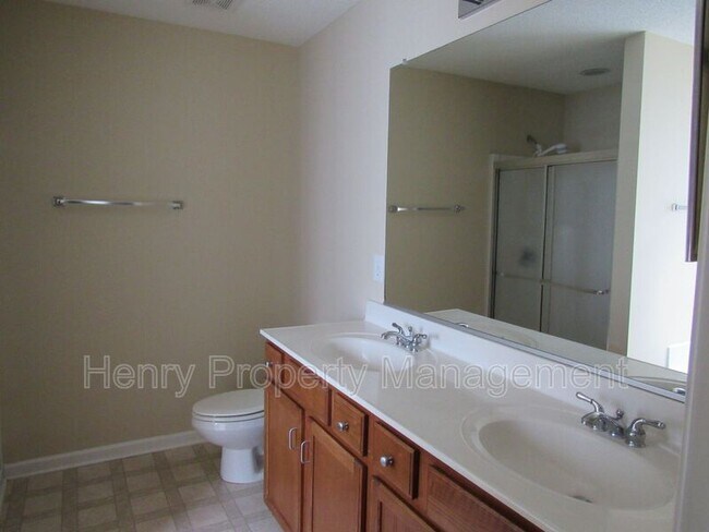 Building Photo - 125 Kellerhis Dr
