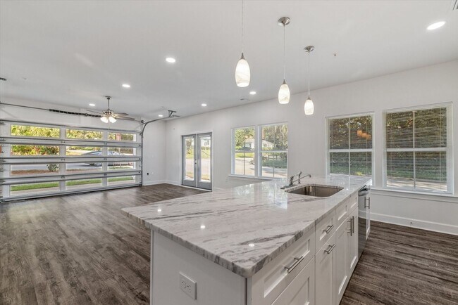 Building Photo - 5/5.5 Townhomes, Built 2024, Walk to stadium! Available August 2026!