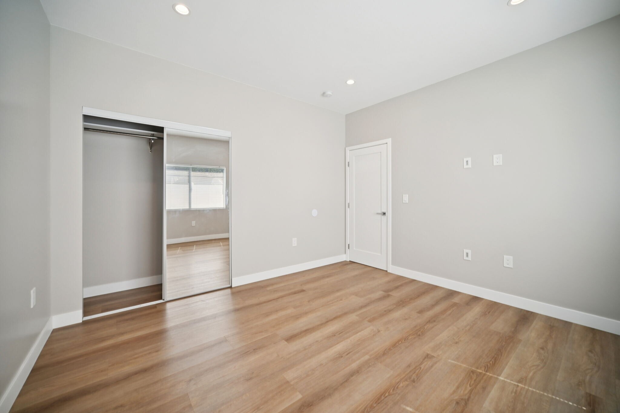 Building Photo - 8436 Oakdale Ave