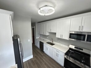 Building Photo - 6360 S Greenwood Ave