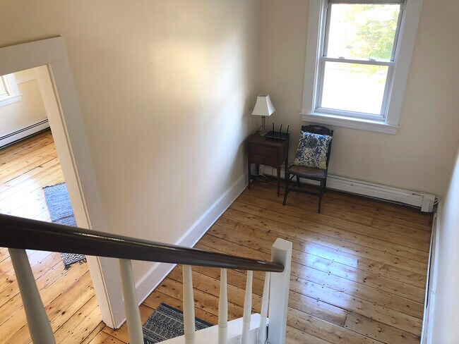 Building Photo - 1295 Main St