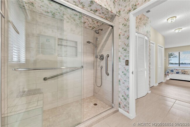 Building Photo - 2560 NW Seagrass Dr