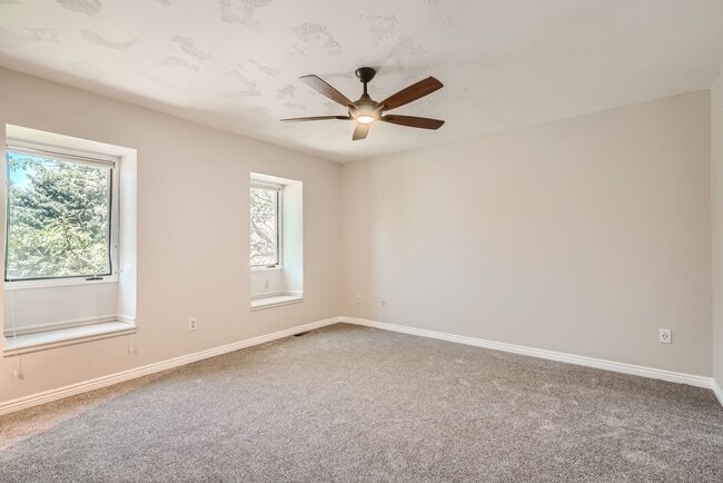 Building Photo - Stunning Home by Arapahoe Lake