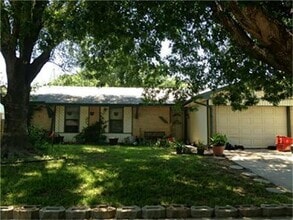 Building Photo - 1702 Nueces Dr