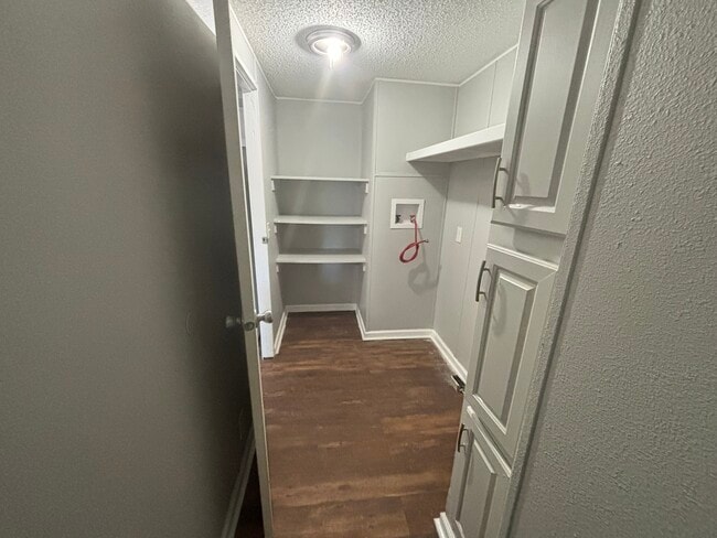 Building Photo - 200 Raider Ln