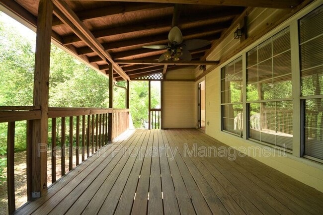 Building Photo - 950 Hillary Ln