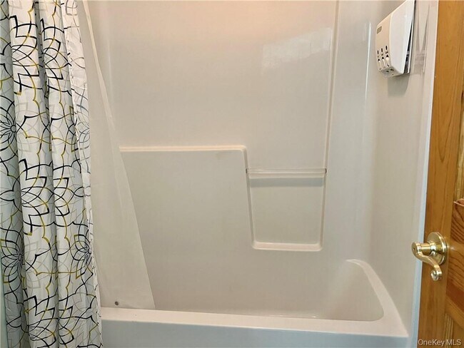 Building Photo - 10 Carrington Ct