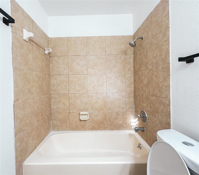 Building Photo - 1815 Gracy Farms Ln
