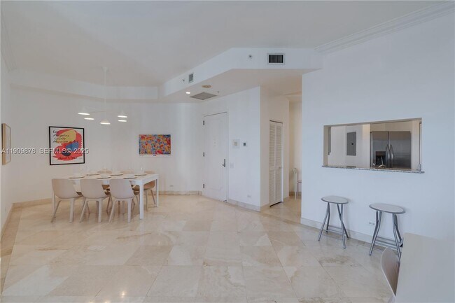 Building Photo - 888 Brickell Key Dr