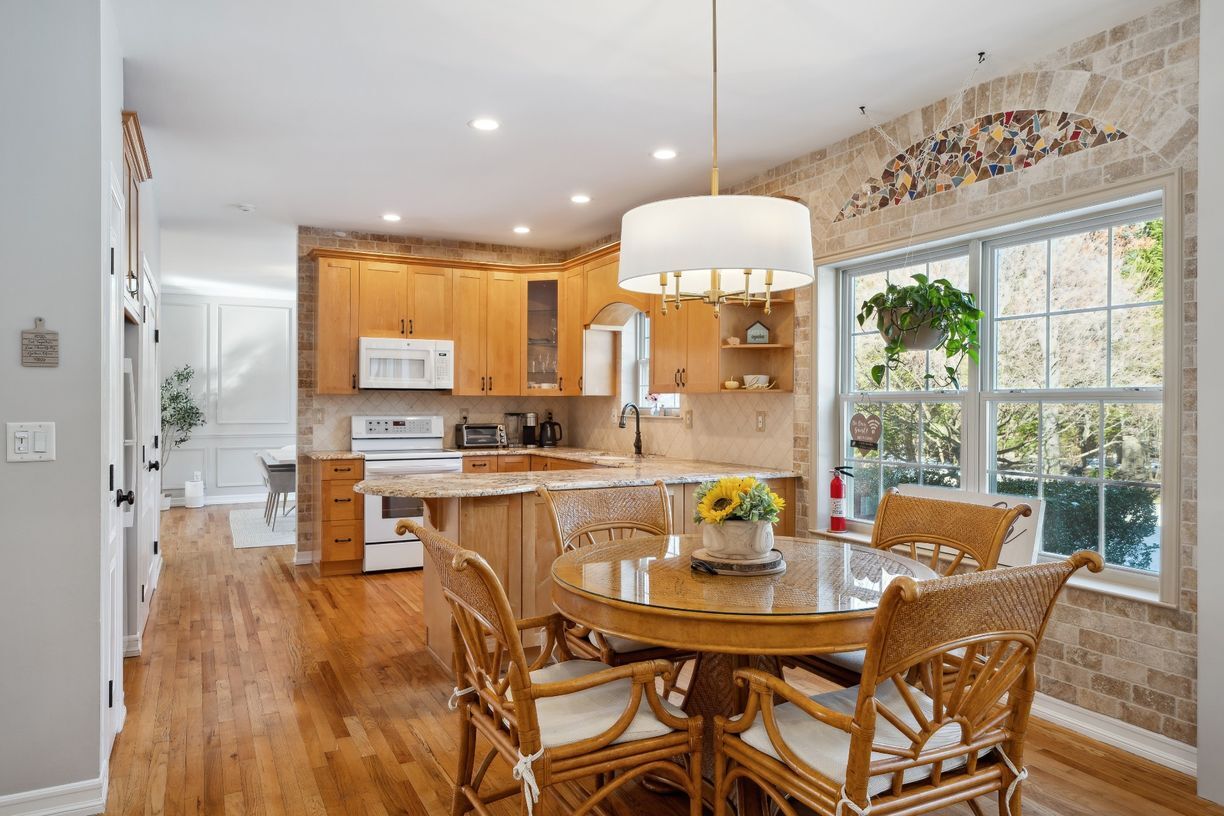 Building Photo - 39 Hollow Ln